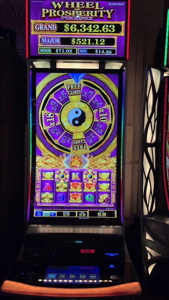Factory OEM 32inch 4K Curved Surface Touch Monitor LED Bar For Casino Slot Machine